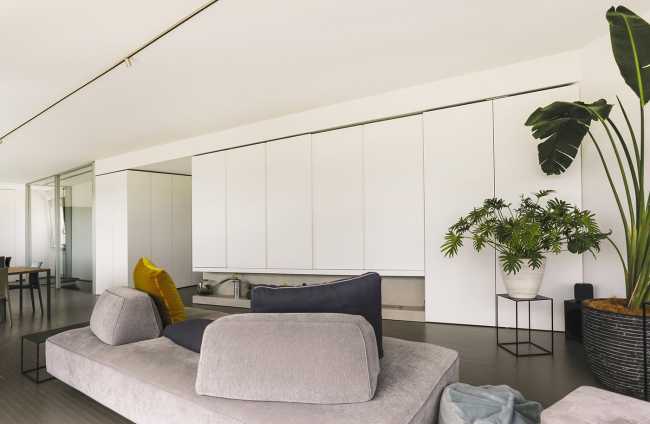 The penthouse unit with the city inside. An extroverted penthouse in a historic building in Bologna