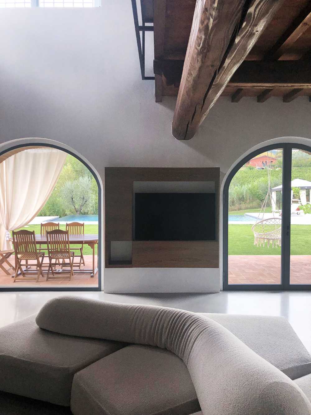 Lavande en Valdarno. La rénovation de deux unités résidentielles dans la campagne toscane