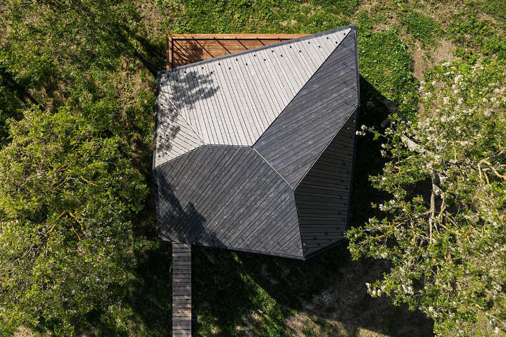 Le CASE Roccia Houses, built of runic stones with a comfortable spirit, as housing modules aimed at revitalizing the tourism industry