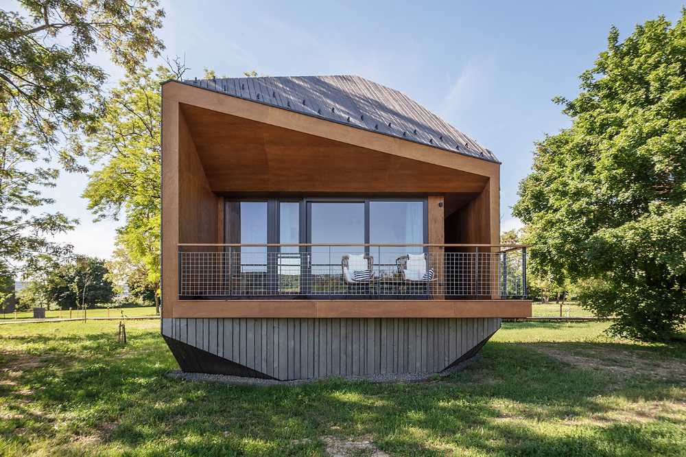 Le CASE Roccia Houses, built of runic stones with a comfortable spirit, as housing modules aimed at revitalizing the tourism industry