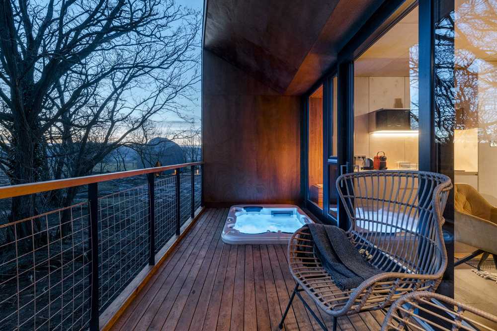 Le CASE Roccia Houses, built of runic stones with a comfortable spirit, as housing modules aimed at revitalizing the tourism industry
