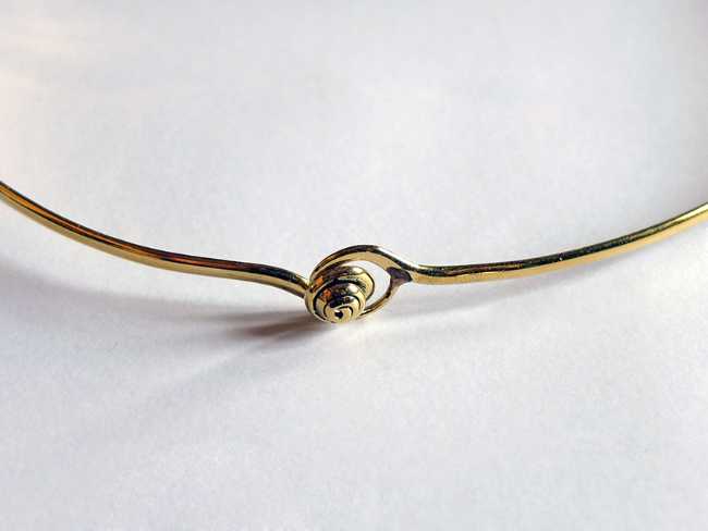 Bouclè contains absence and becomes form. Synthesis of design and craftsmanship