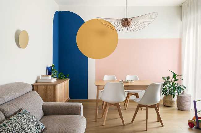 Restyling of Casa Amar. A lively, colorful, and enveloping interior like the family that lives in it