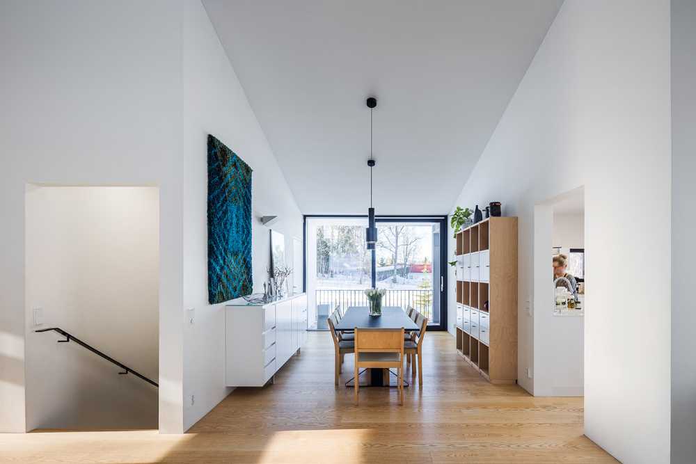 Casa Pokrinniemi e il suo originale spazio a croce. Quattro vedute diverse del prezioso panorama