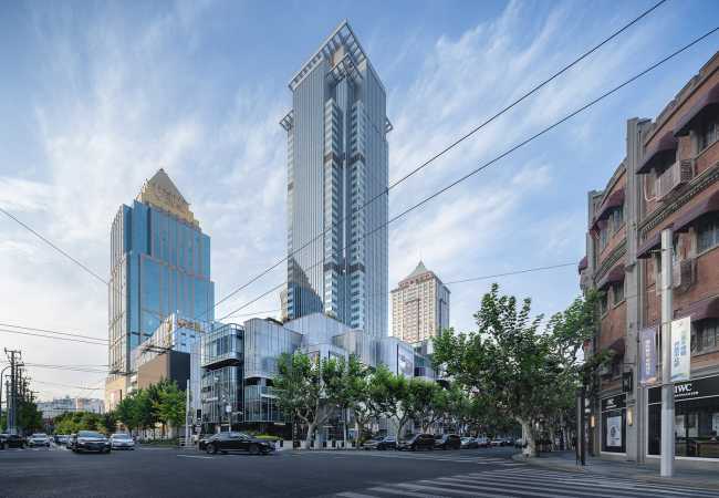 Centre commercial historique intégré dans le tissu urbain avec une nouvelle esthétique de 'pixel'. Rénovation du Citic Square