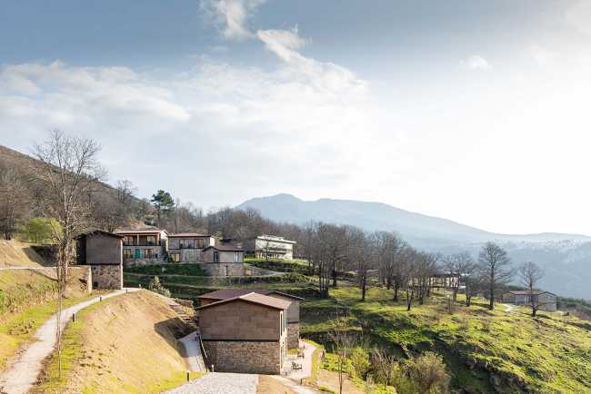 Buscando un equilibrio entre cuerpo y mente en el centro New Life Portugal, inmerso en una reserva natural
