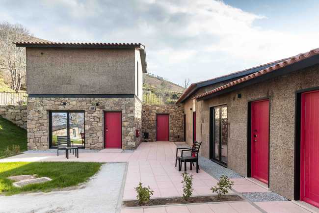 Buscando un equilibrio entre cuerpo y mente en el centro New Life Portugal, inmerso en una reserva natural