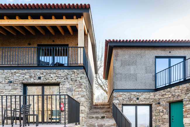 Buscando un equilibrio entre cuerpo y mente en el centro New Life Portugal, inmerso en una reserva natural