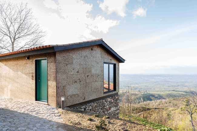 Buscando un equilibrio entre cuerpo y mente en el centro New Life Portugal, inmerso en una reserva natural