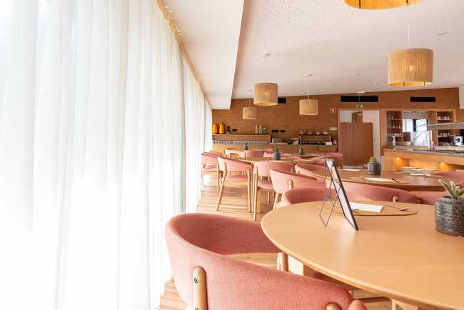 Buscando un equilibrio entre cuerpo y mente en el centro New Life Portugal, inmerso en una reserva natural