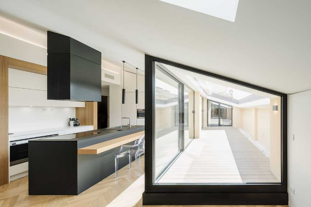 Fusione di tre mansarde per la realizzazione di Casa AA: uno spazio trasmutato, ampio moderno ed elegante