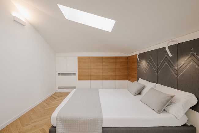 Fusion of three attics for the realization of Casa AA: a transmuted space, wide, modern and elegant