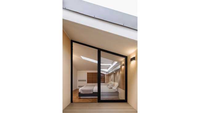 Fusion of three attics for the realization of Casa AA: a transmuted space, wide, modern and elegant