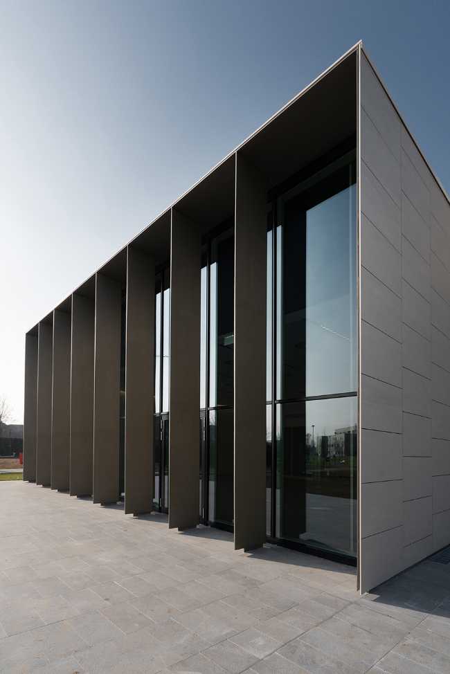Humanitas Congress Center in Rozzano. Composition of Ceramic and Glass Volumes