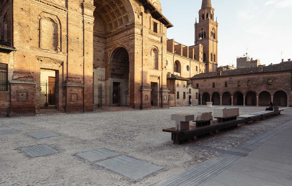 Restyling de la Place Leon Battista Alberti à Mantoue. Une nouvelle perception unifiée où lire les signes du temps