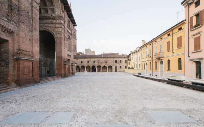 Restyling de la Plaza Leon Battista Alberti en Mantua. Una nueva percepción unitaria para leer los signos del tiempo