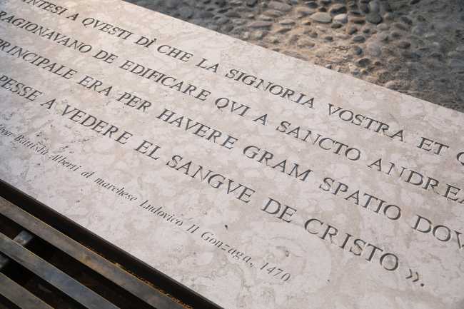 Restyling de la Plaza Leon Battista Alberti en Mantua. Una nueva percepción unitaria para leer los signos del tiempo