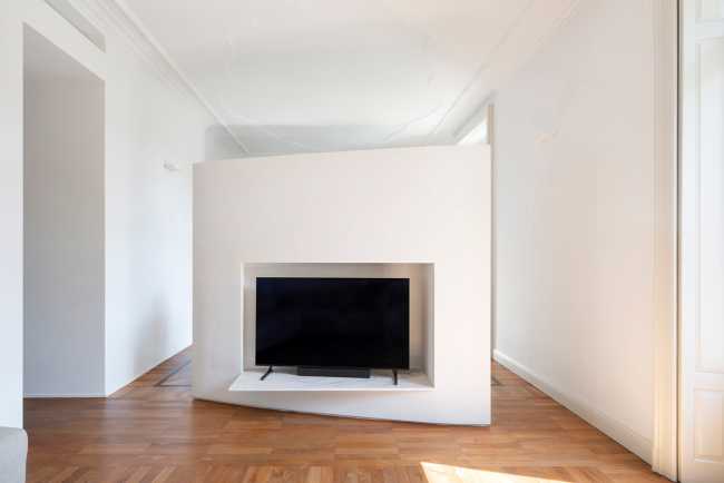 Apartment on Via Saffi in Milan: juxtaposition of new volumes to historical elements