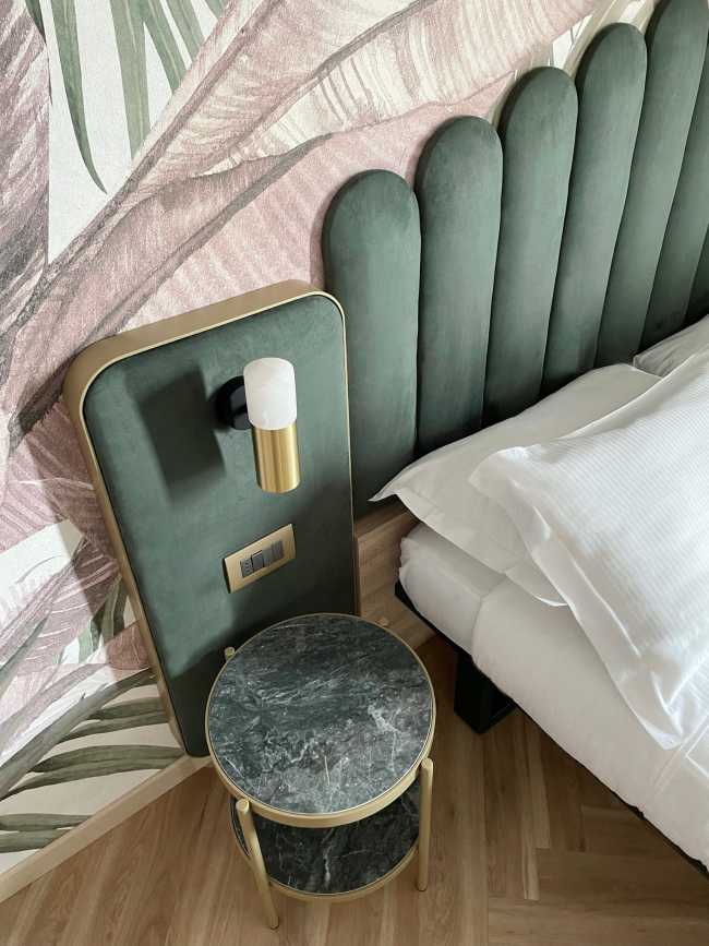 Créativité contemporaine pour le nouvel environnement de la boutique de l'hôtel Salus à Jesolo