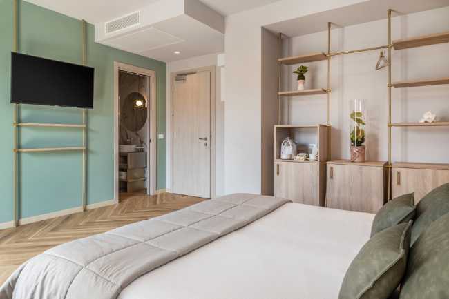 Créativité contemporaine pour le nouvel environnement de la boutique de l'hôtel Salus à Jesolo