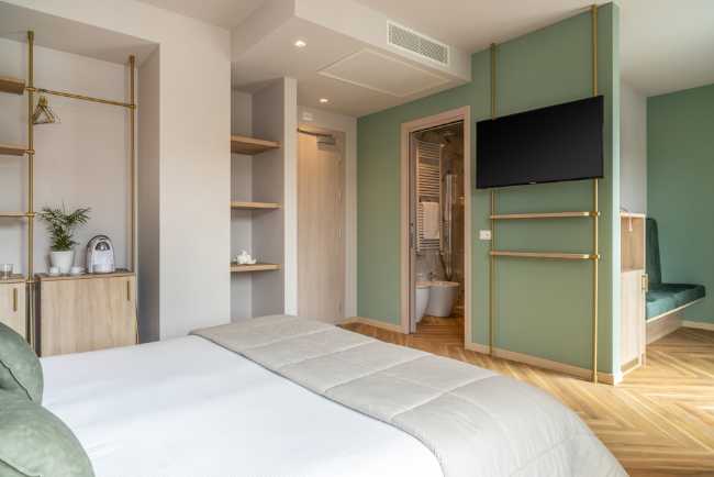 Créativité contemporaine pour le nouvel environnement de la boutique de l'hôtel Salus à Jesolo