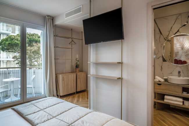 Créativité contemporaine pour le nouvel environnement de la boutique de l'hôtel Salus à Jesolo