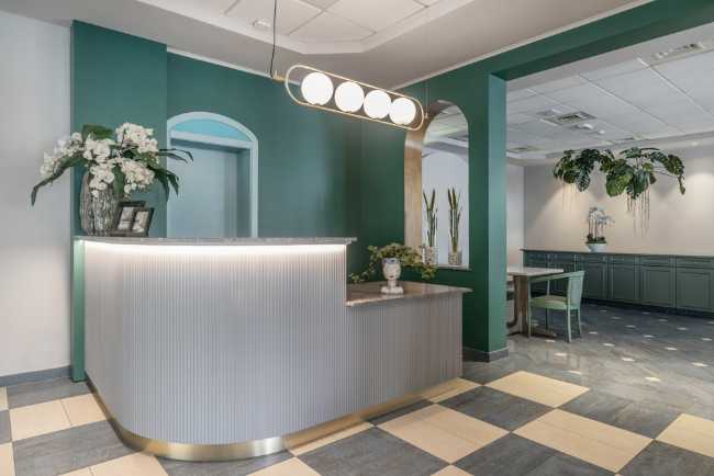 Créativité contemporaine pour le nouvel environnement de la boutique de l'hôtel Salus à Jesolo