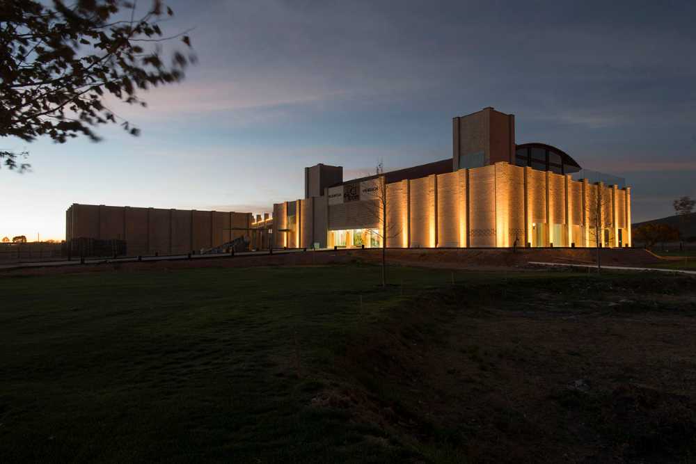 Viñedo De Coté in Mexico combines production and hospitality by harnessing the site's configuration