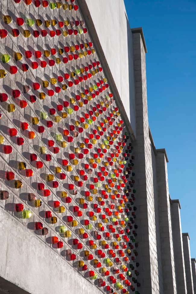 Viñedo De Coté in Mexico combines production and hospitality by harnessing the site's configuration