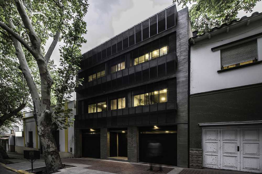 DCA Building: Between urban camouflage and aesthetic and functional innovation