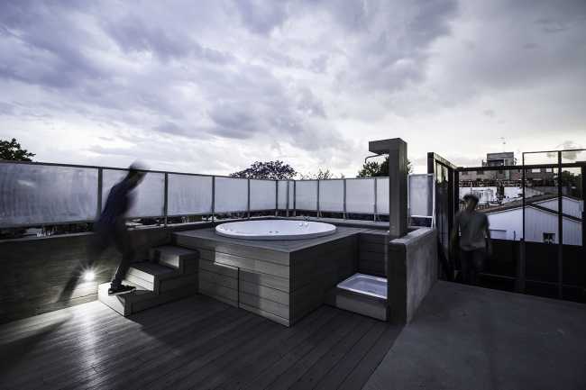 DCA Building: Between urban camouflage and aesthetic and functional innovation