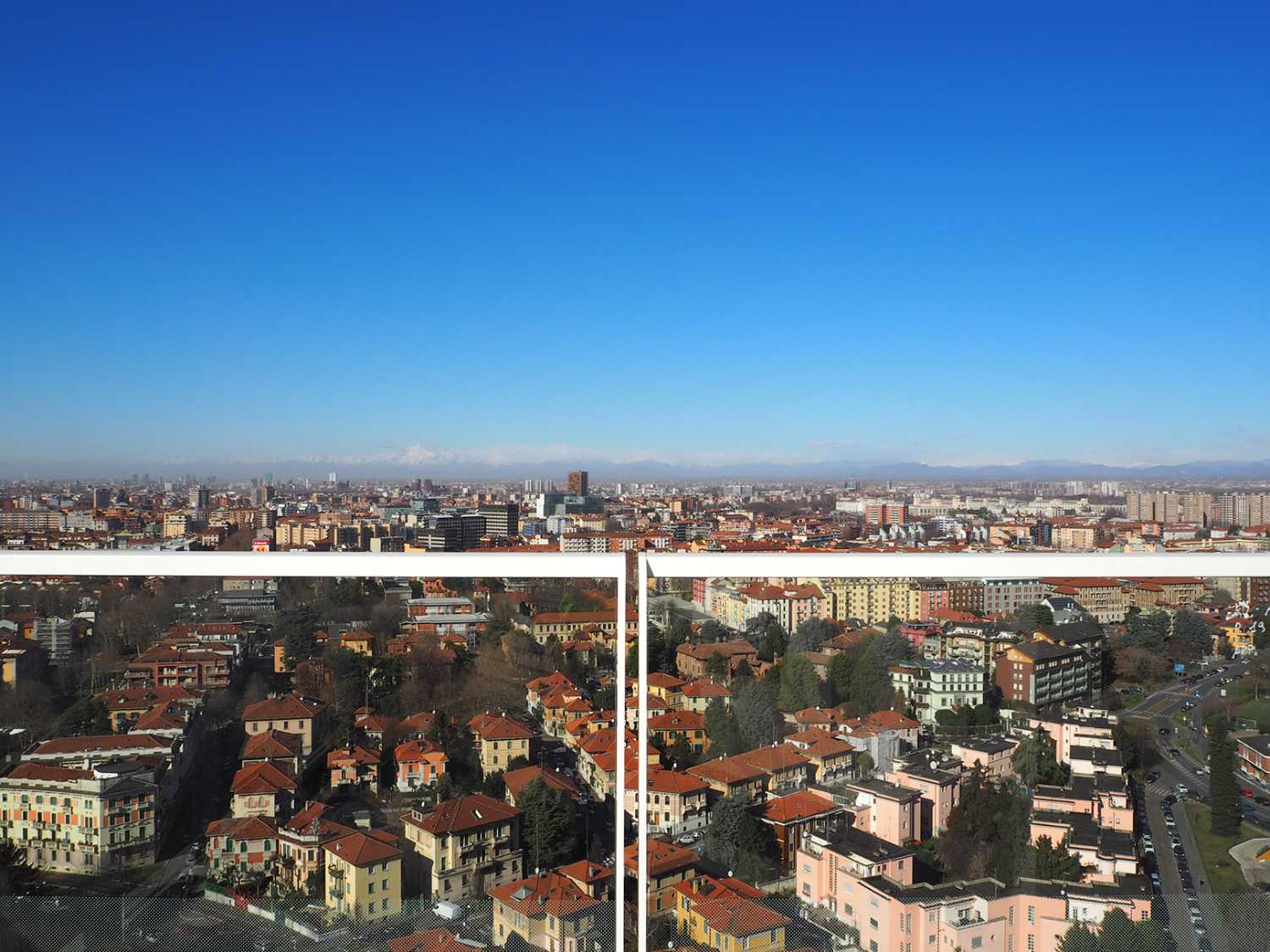 Avec 8 km de profilés, la balustrade Modular joue un rôle central dans les façades de la Torre Milano