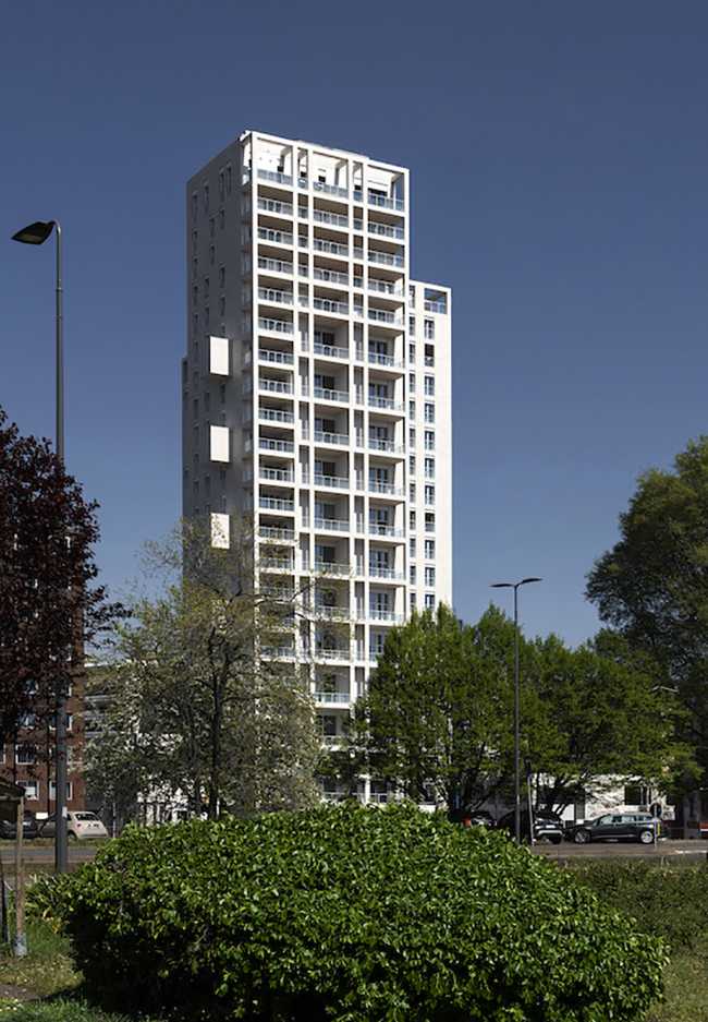 Avec 8 km de profilés, la balustrade Modular joue un rôle central dans les façades de la Torre Milano