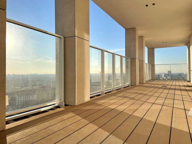 Avec 8 km de profilés, la balustrade Modular joue un rôle central dans les façades de la Torre Milano