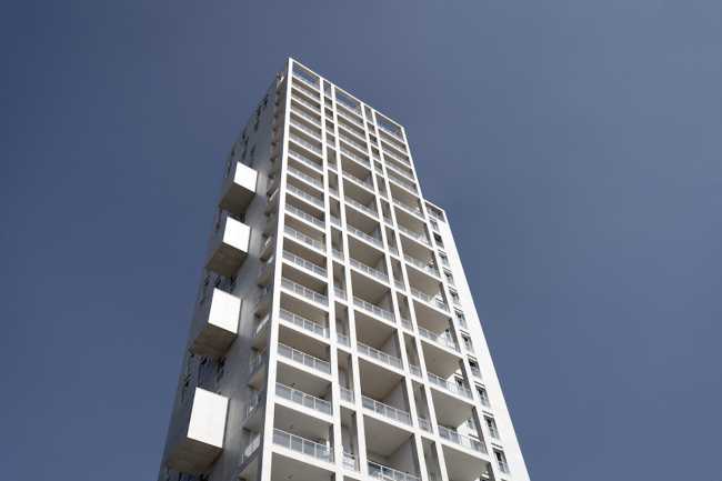 Avec 8 km de profilés, la balustrade Modular joue un rôle central dans les façades de la Torre Milano