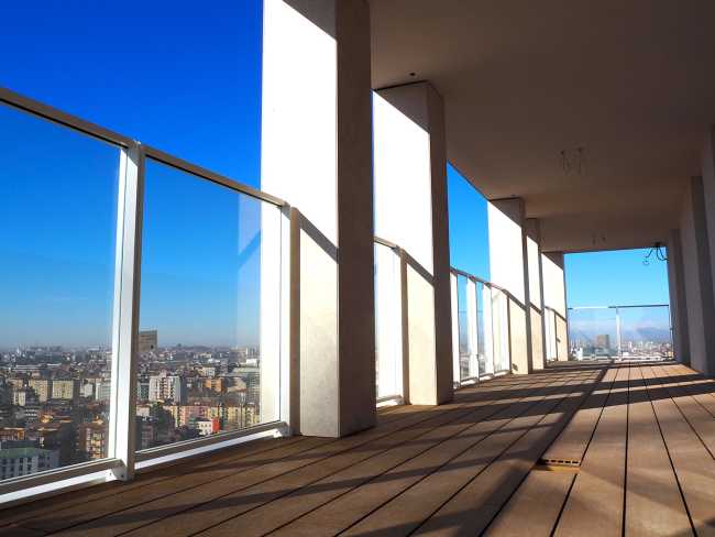 Avec 8 km de profilés, la balustrade Modular joue un rôle central dans les façades de la Torre Milano