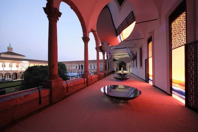 Reflective installation