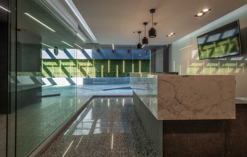 Torre Lev. A corporate and commercial building with a linear aesthetic and the best available technology