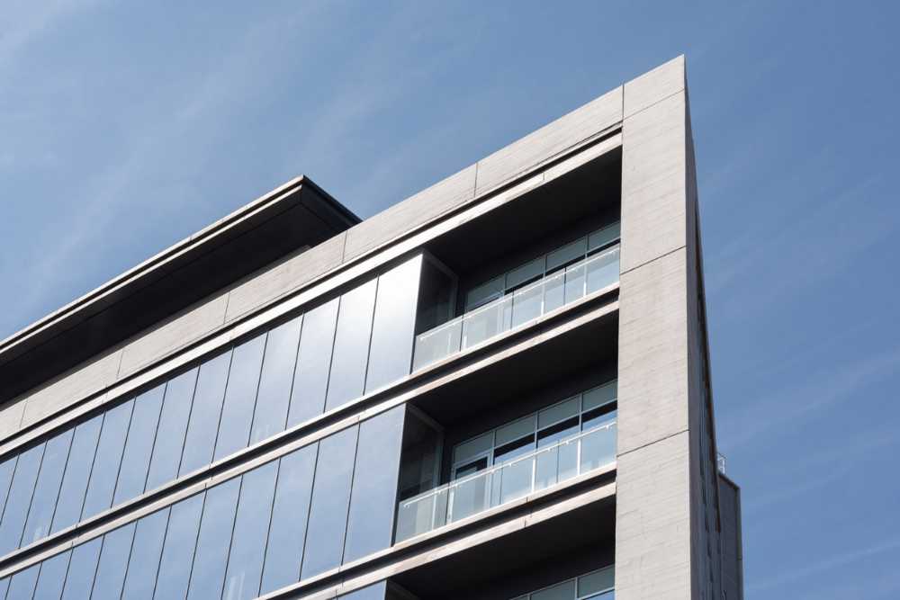 Torre Lev. A corporate and commercial building with a linear aesthetic and the best available technology