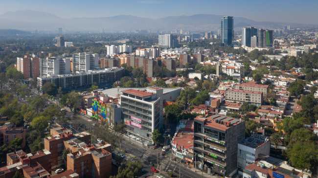 Torre Lev. A corporate and commercial building with a linear aesthetic and the best available technology