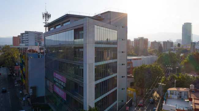 Torre Lev. A corporate and commercial building with a linear aesthetic and the best available technology
