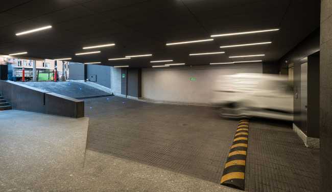 Torre Lev. A corporate and commercial building with a linear aesthetic and the best available technology