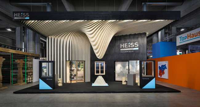 Hot Window Exhibition Stand, the flexibility of wood as suspended folds