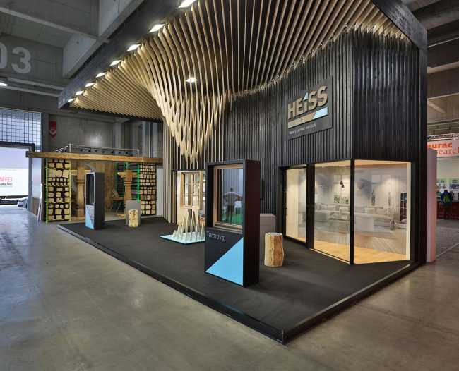 Hot Window Exhibition Stand, the flexibility of wood as suspended folds