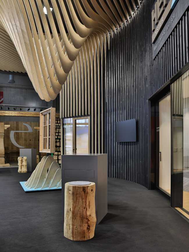 Hot Window Exhibition Stand, the flexibility of wood as suspended folds