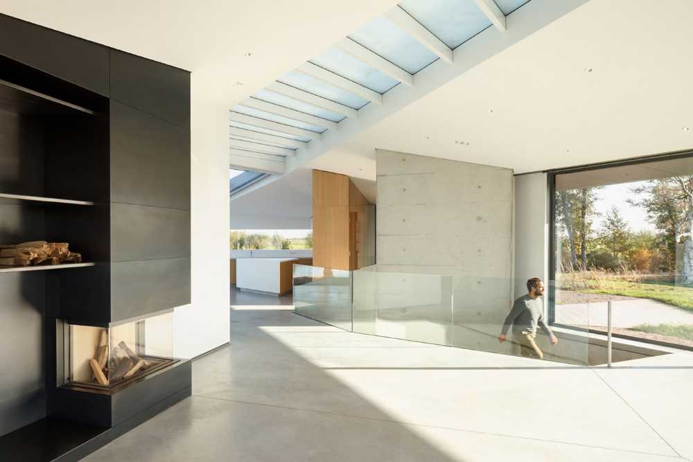 Daylight Dyke House, elegant and contemporary, melds with the Dutch landscape
