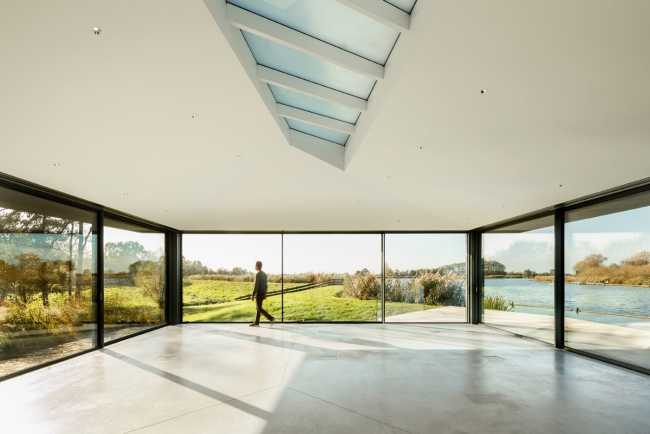 Daylight Dyke House, elegant and contemporary, melds with the Dutch landscape