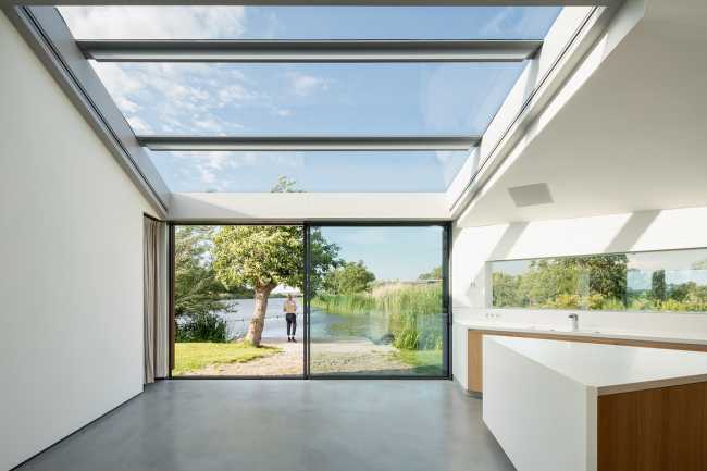 Daylight Dyke House, elegant and contemporary, melds with the Dutch landscape