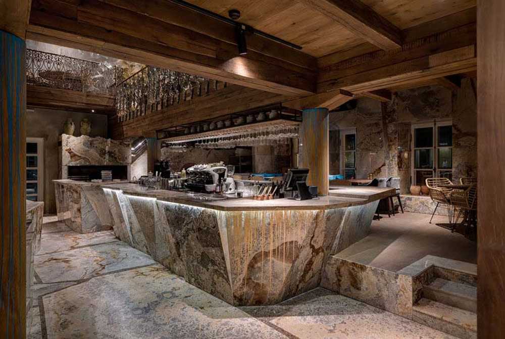 Diseño de interiores donde cada elemento coexiste en armonía. El restaurante Nikos en Odessa