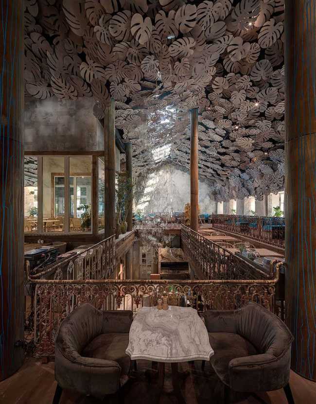 Diseño de interiores donde cada elemento coexiste en armonía. El restaurante Nikos en Odessa